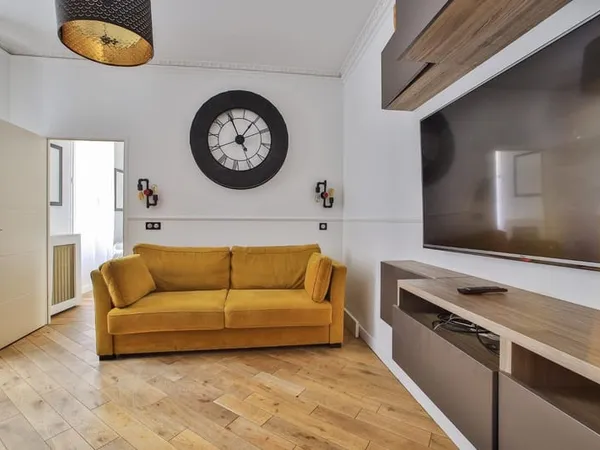 A vendre - Exclusivité - Passy/La Muette - Appartement traversant - Charmant 2 pièces - RDC sur cour