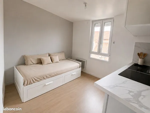 Studio meublé lumineux, entièrement rénové - Proche CDG