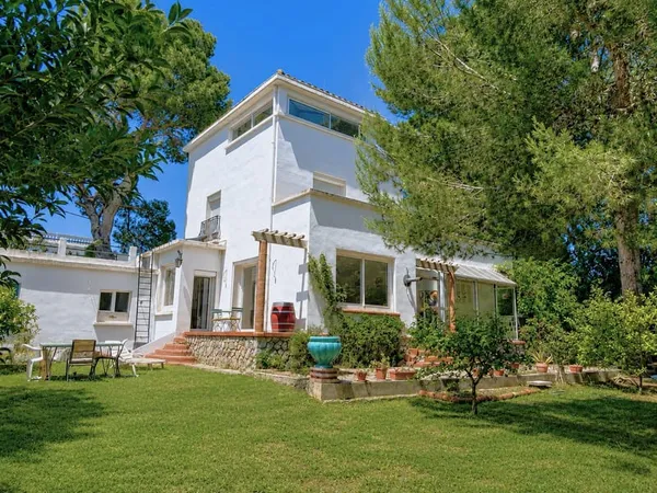 A PERPIGNAN SUD, AUX PORTES DE LA VILLE, UNE VILLA 4 FACES,