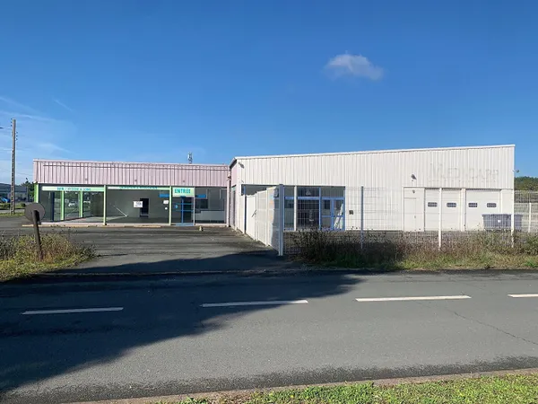 Local commercial 10 pièces 900 m²