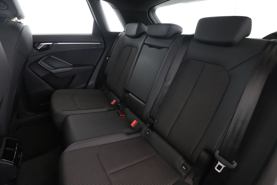 Audi Q3 35 TFSI S Line S Tronic 7 — photo 13