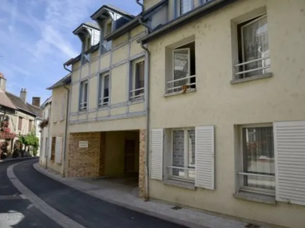 Votre agence France Loire Aubigny S/Nère vous propose cet appartement à la location sur la commune d