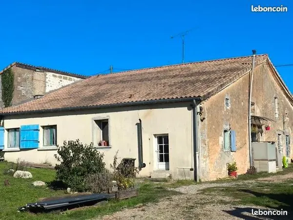 Vend maison charentaise