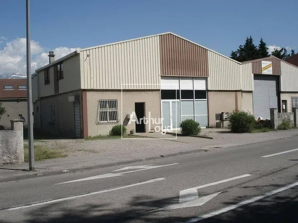 Local d'activité 284 m²