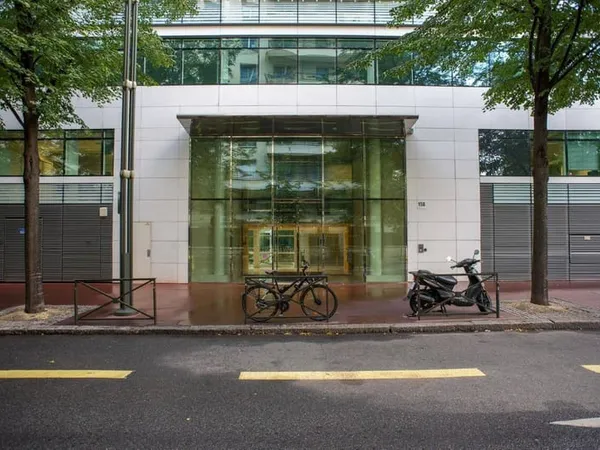 Bureaux 3933 m²