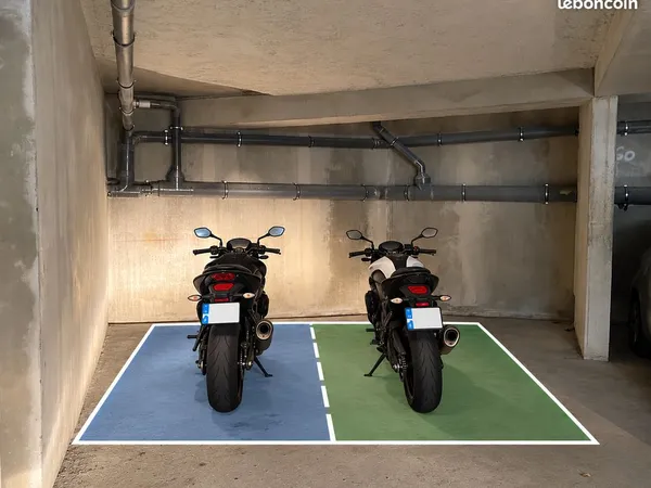 Emplacement moto sécurisé à partager - Bonneville centre