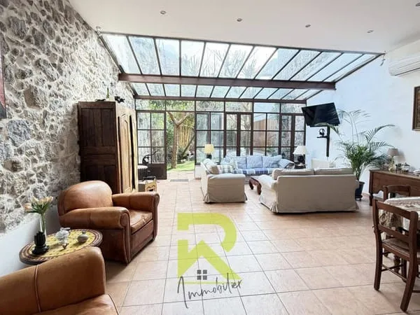 Villa 6 pièces 210 m²