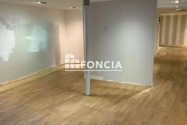 Local commercial 134 m²