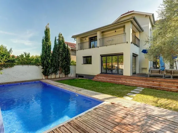 Maison 6 pièces 203 m²