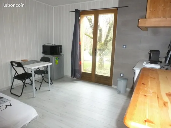 Studio à louer : 360 + charges