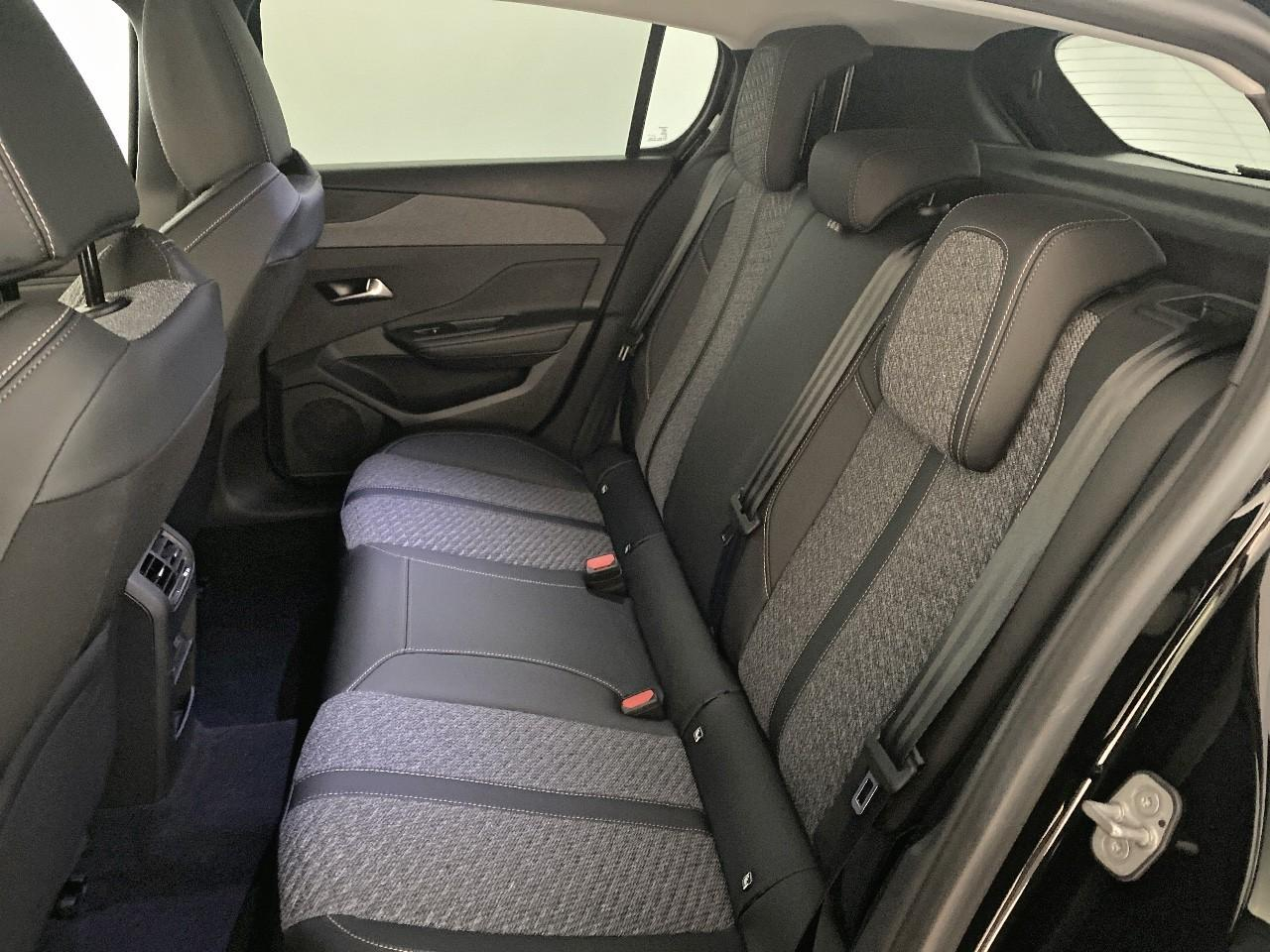 Peugeot 308 hybrid 145 e-dcs6 allure — photo 10
