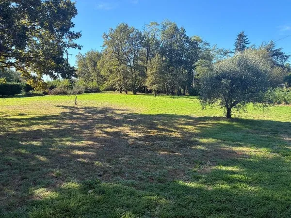 Terrain 1600 m²