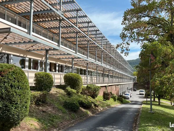 Bureaux - Ateliers - Stockages - Hôtel d'Entreprises Saint-Affrique - 18 à 300 m2