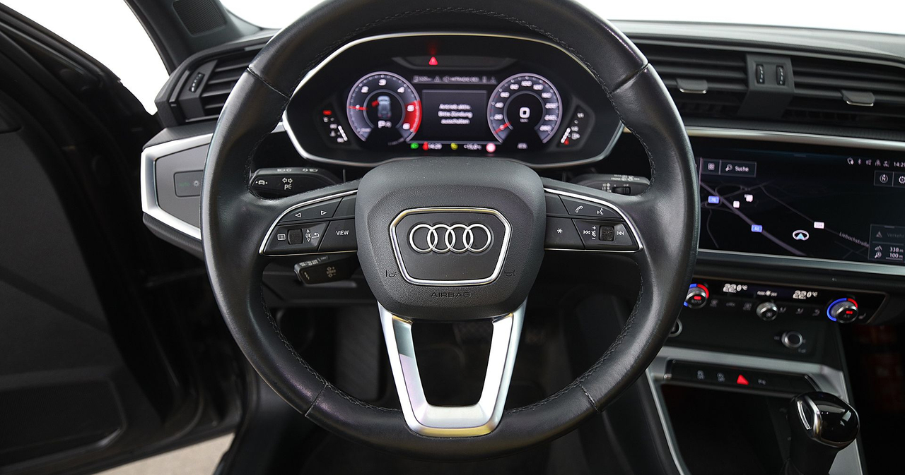 Audi Q3 — photo 33