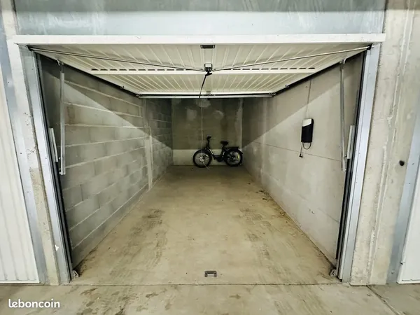 Parking/box 1 pièce 13 m²