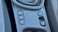 Toyota Yaris 116h Design 5p — photo 18