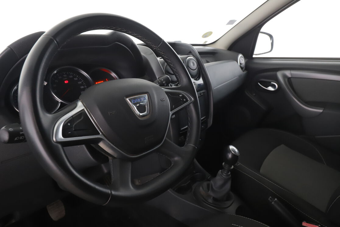 Dacia Duster 1.5 dCi Black Touch 4x2 — photo 10