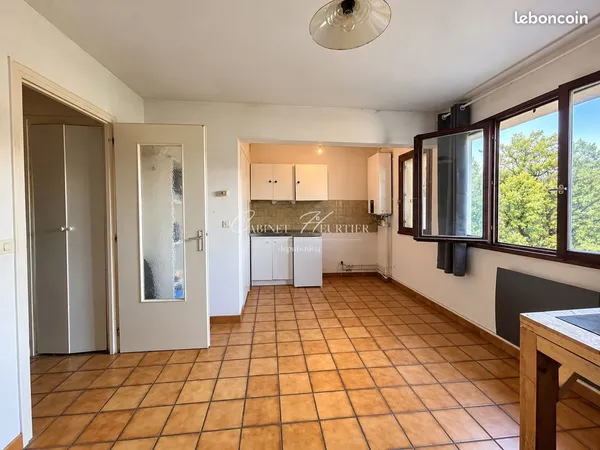 Studio 1 pièce 24 m²