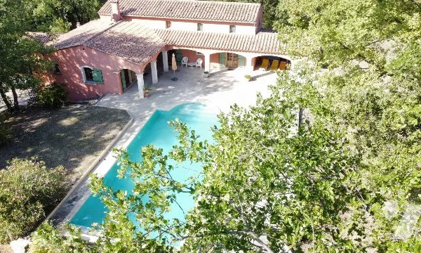 Maison 8 pièces 213 m²