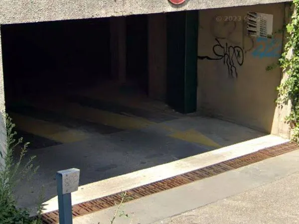Parking 11 m²