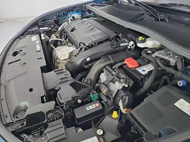 Peugeot 408 phev 225 e-eat8 — photo 15
