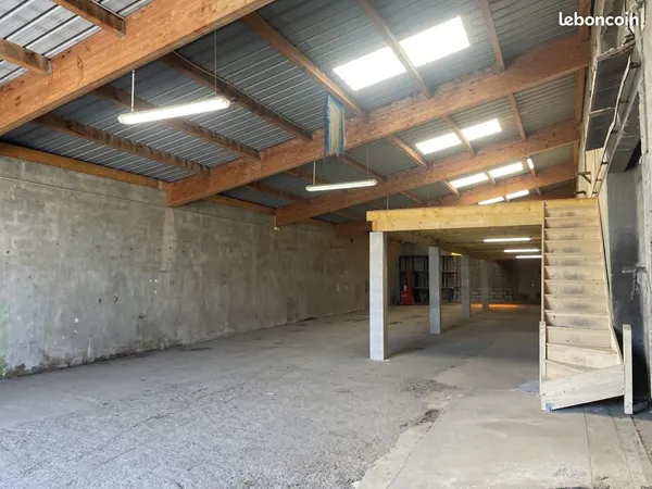 Local industriel 274 m²