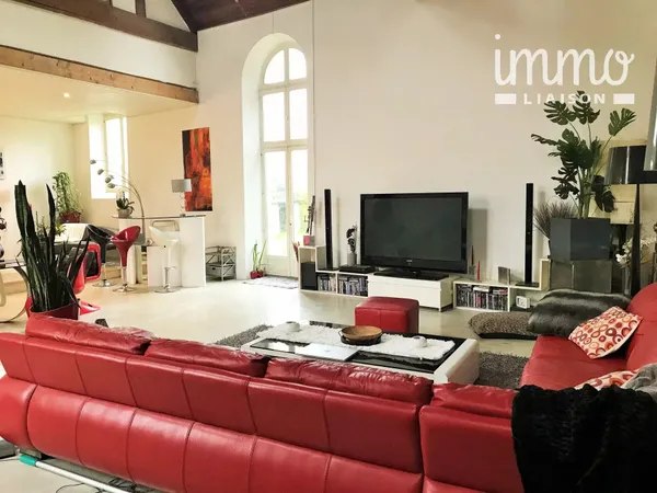 MAISON  ATYPIQUE  - 7 PIECES - 230 m²