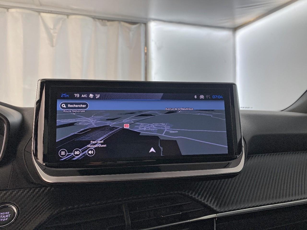 Peugeot 2008 hybrid 145 ch e-dcs6 allure — photo 14