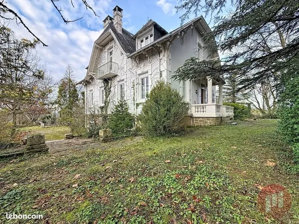 Propriété 6 pièces 344 m²