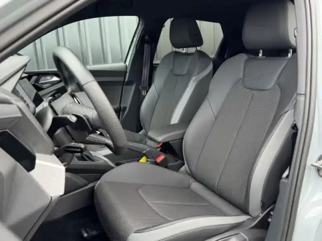 Audi A1 sportback 35 tfsi 150ch s line plus s tronic 7 — photo 11
