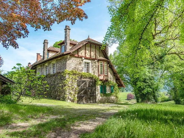 Maison 12 pièces 384 m²