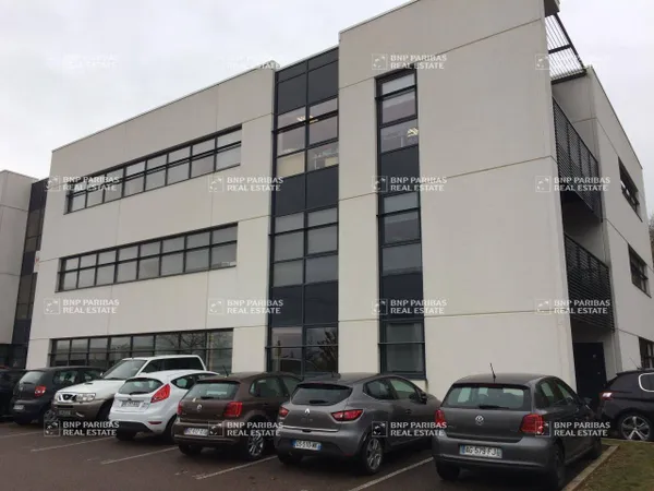 Bureau 2 pièces 1045 m²