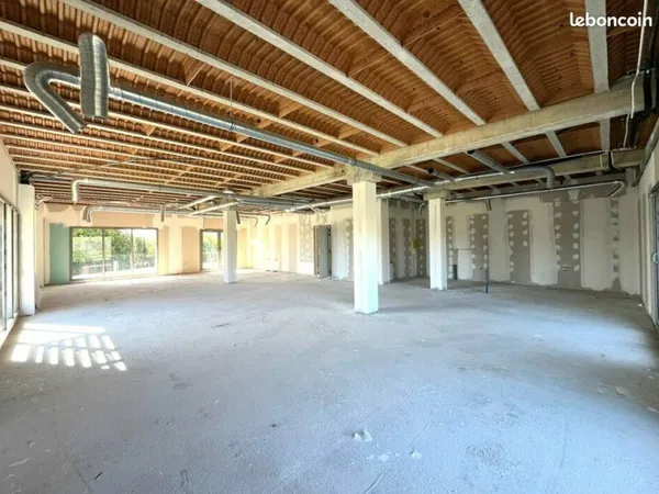 LOCAL COMMERCIAL 152 m² LORGUES
