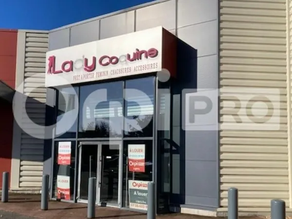 Local commercial 680 m²