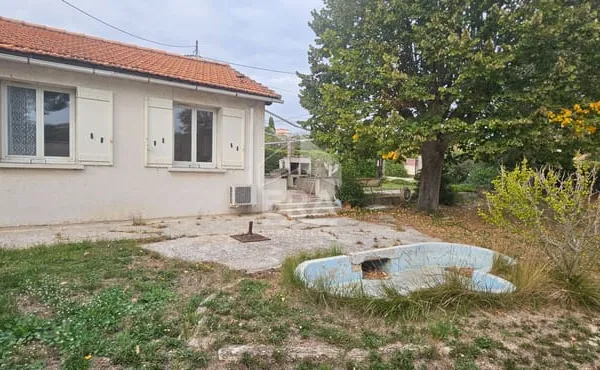 Maison Plain-pied à vendre à Martigues La Couronne - Opportunité rare à 1 km de la mer