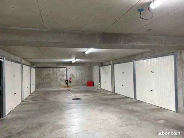 Garage à louer vaulx en Velin centre