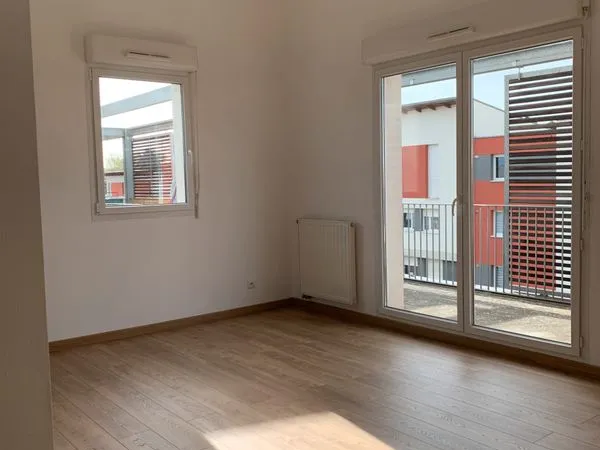 T3 avec Terrasse et Parking libre 8 Décembre