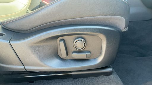 Jaguar F-Pace 2.0 D 163 2WD - Prestige – 2018 – 120482 km – Diesel – Boîte Manuelle — photo 3