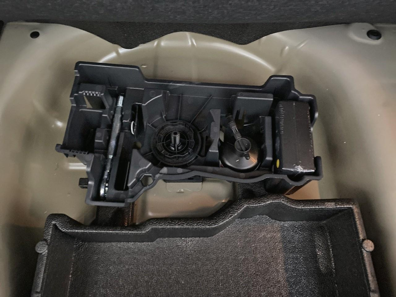 Peugeot 2008 hybrid 145 ch e-dcs6 allure — photo 16
