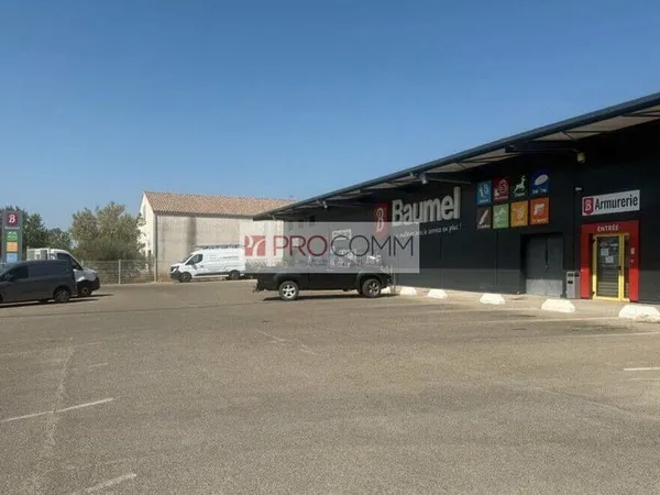 Local commercial 271 m²