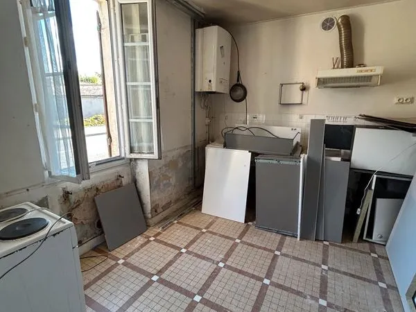 Roaillan centre : Maison de ville à petit prix avec potentiel - 59 900