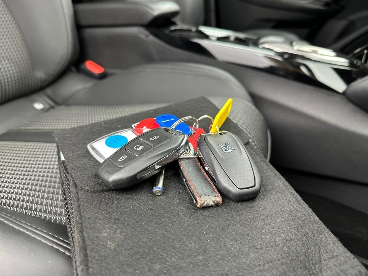 Peugeot 2008 puretech 130 s&s eat8 gt — photo 36