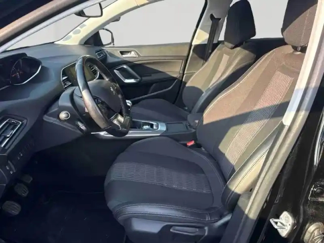 Peugeot 308 1.2 puretech 130ch ?6.c s&amp;s allure — photo 11