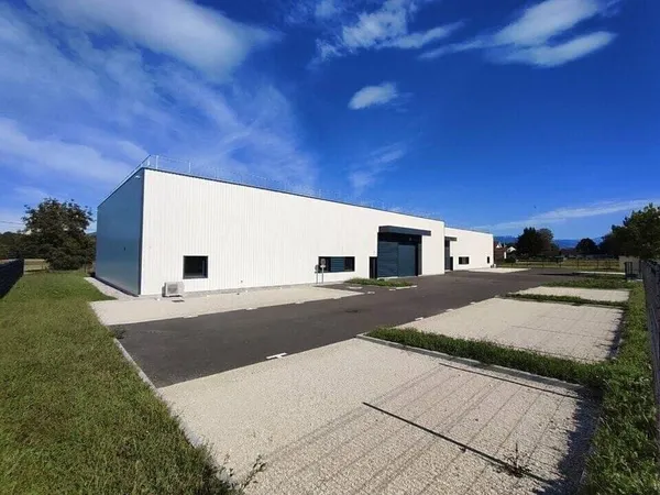 Local d'activité 1379 m²