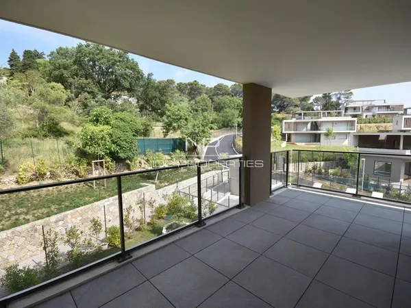 Magnifique Penthouse avec toit-terrasse à Mougins