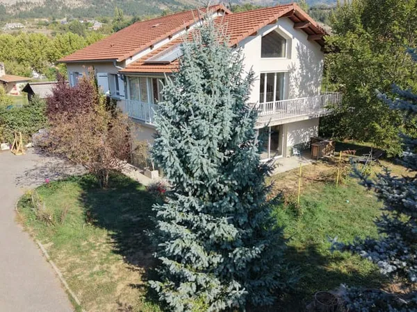Maison 10 pièces 302 m²