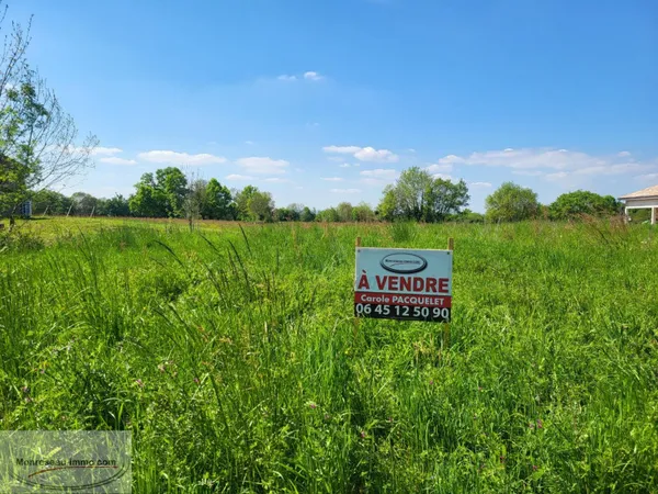 Terrain constructible 693 m²