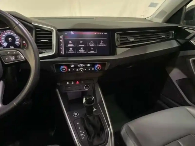 Audi A1 25 tfsi 95 ch s tronic 7 design luxe — photo 10