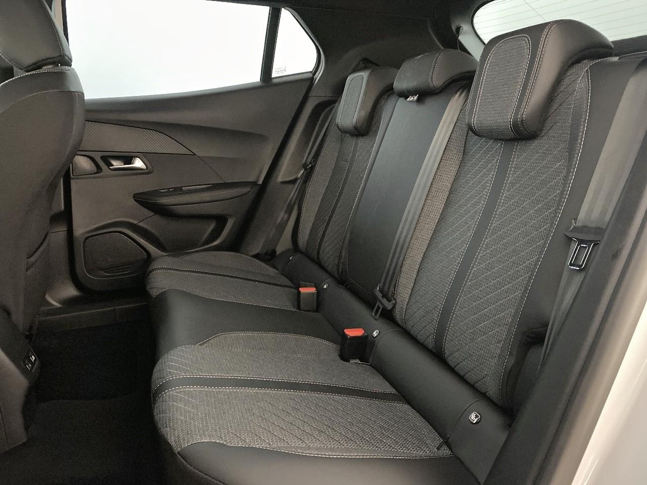 Peugeot 2008 hybrid 145 ch e-dcs6 allure — photo 10