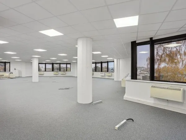 Local 352 m²